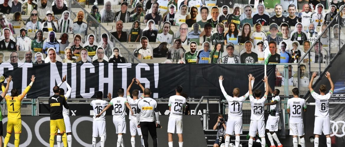 Photo-victoire-du-Borussia-avec-ramy-Bensebaini-de-jmg-football